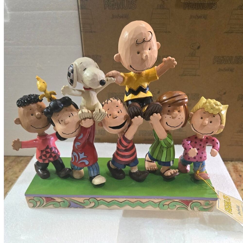 Jim Shore Peanuts "A Grand Celebration" Charlie Brown Gang Figurine